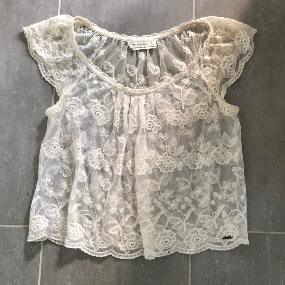 ABERCROMBIE & FITCH - Lacey white top